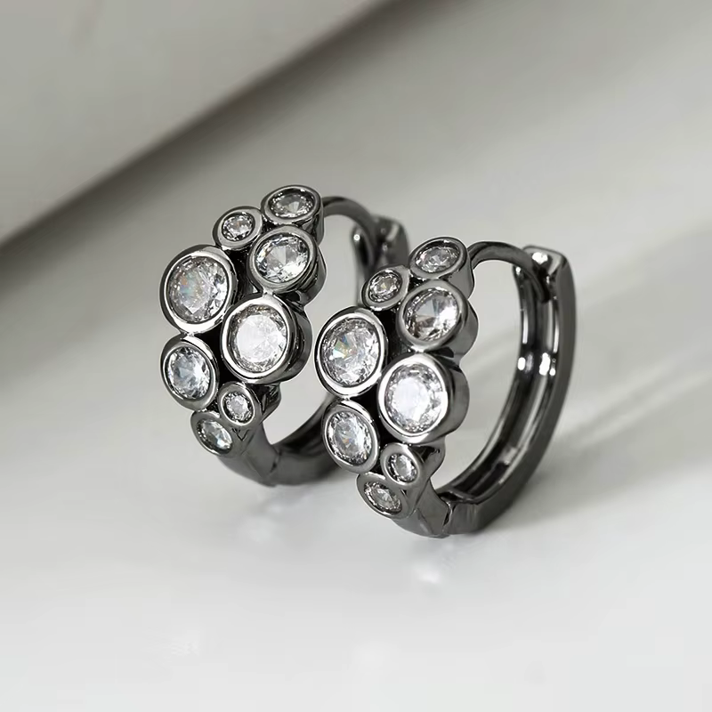 Boucles d'oreilles créoles brillantes de luxe pour femmes