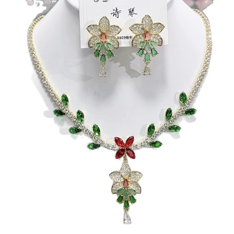 Nouvelle Collection : Collier Cœur Fleur en Zircon avec Boucles d'Oreilles à Pompon Assorties