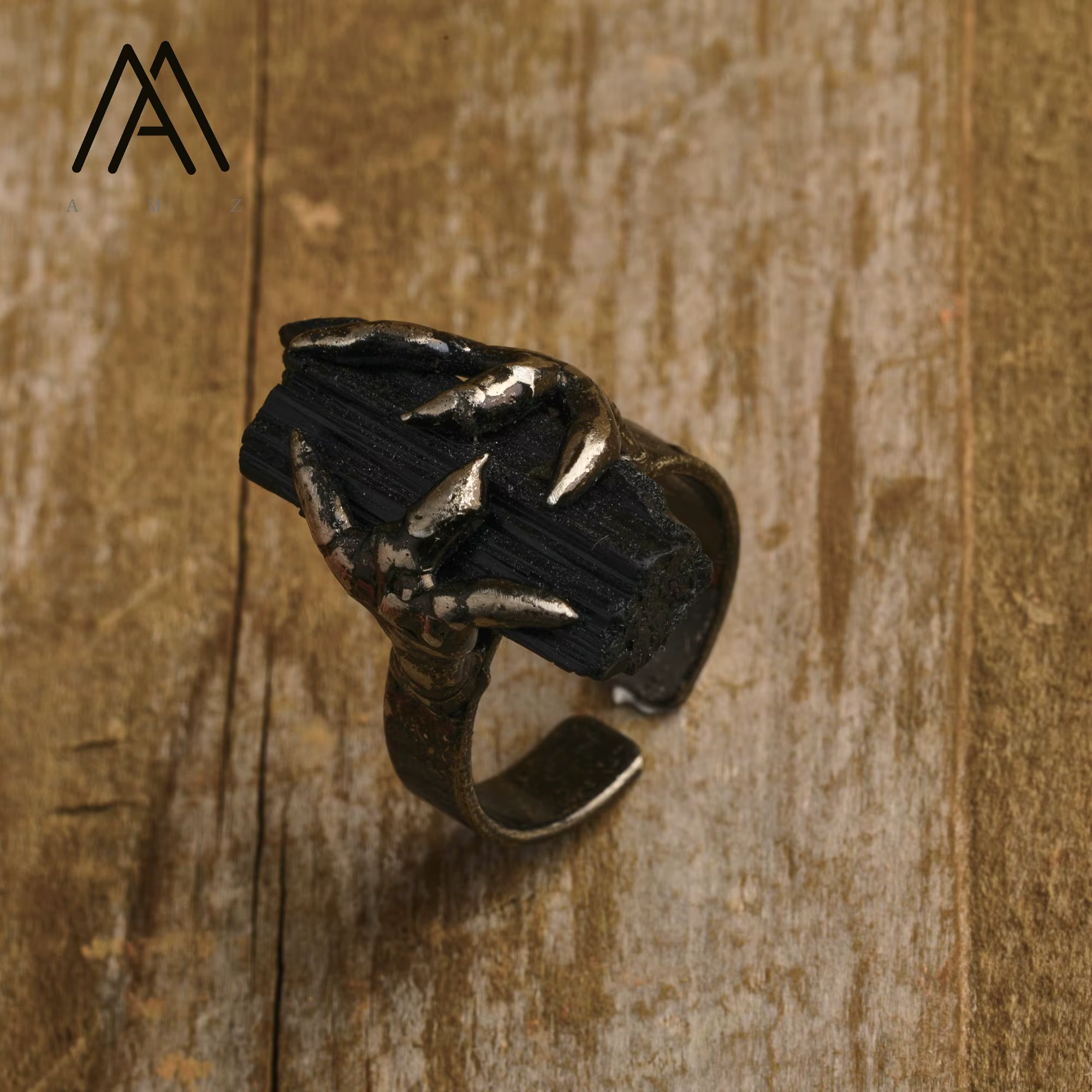 Bague en tourmaline noire griffante