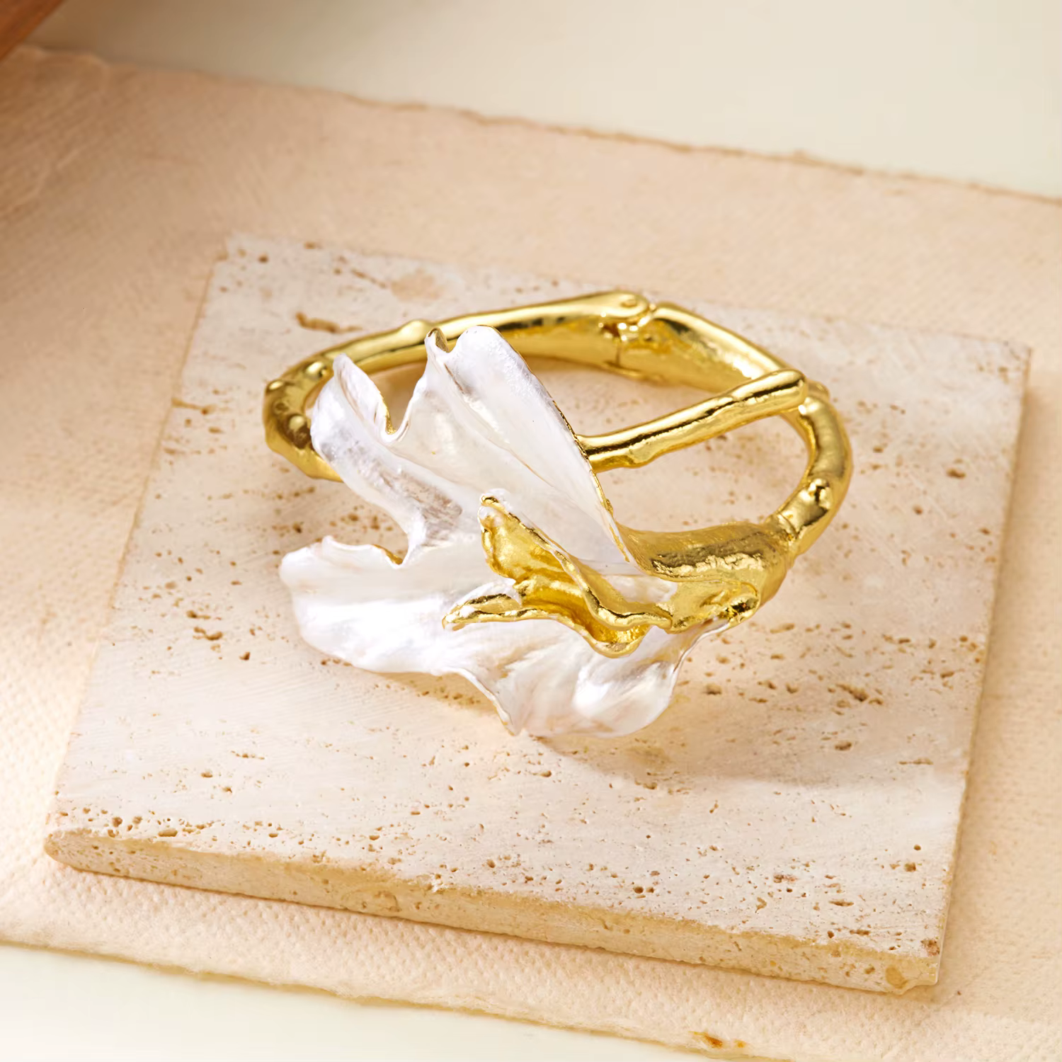 Bracelet jonc ouvert en métal blanc pour femme
