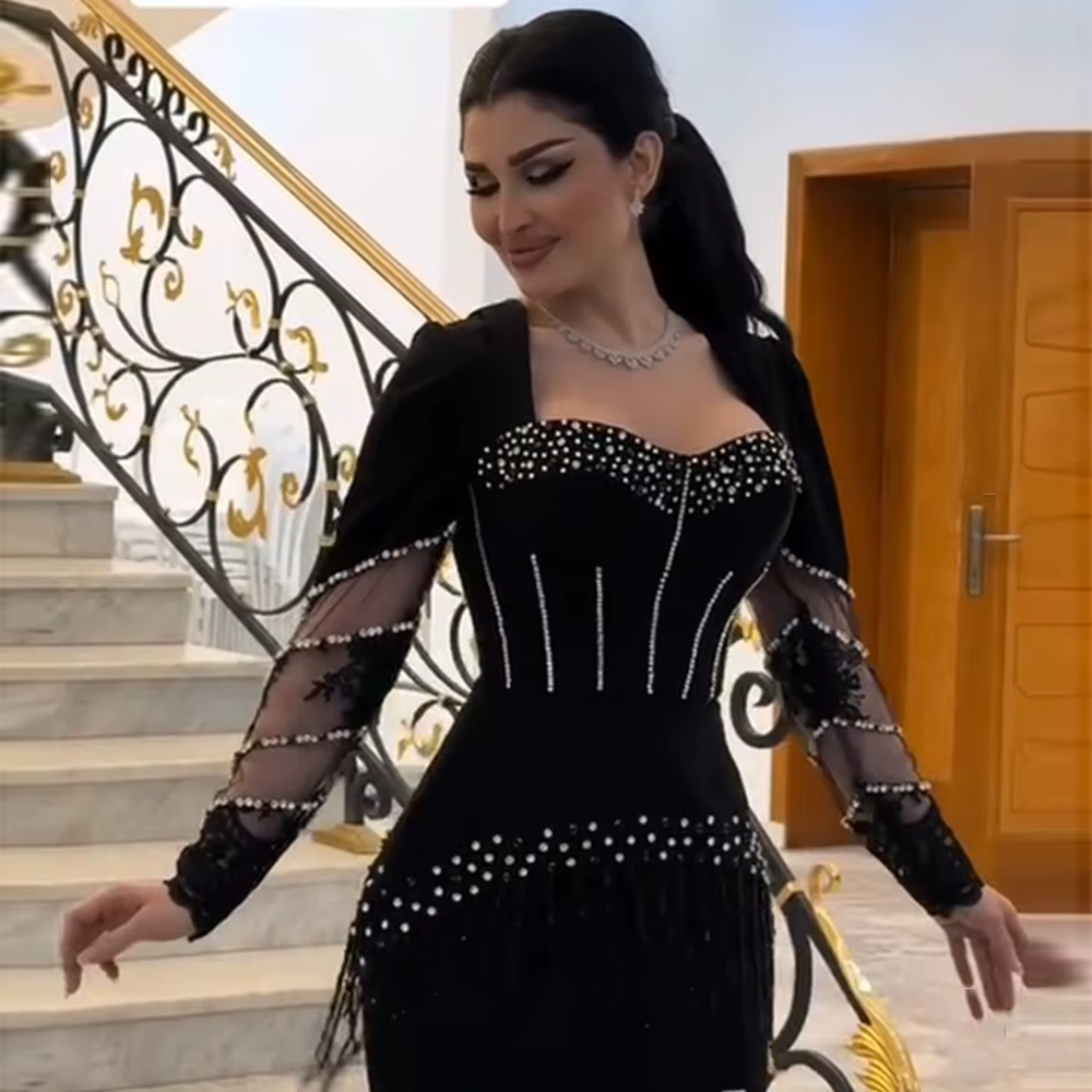 Dubaï luxe robes de bal crêpe tissu gaine/colonne robe de célébrité noir col carré strass/cristaux gland