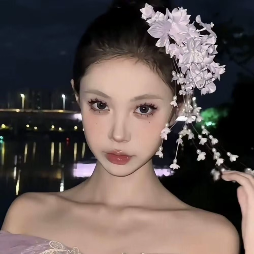 Barrettes à fleurs de luxe avec perles et pompons
