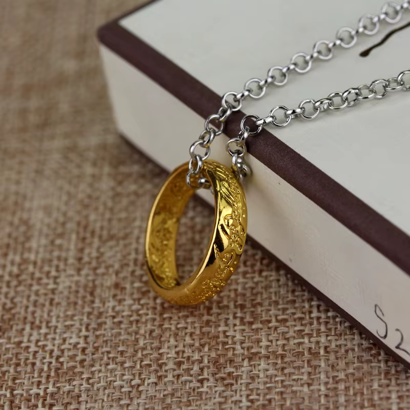 Collier pendentif en acier inoxydable gravé plaqué or