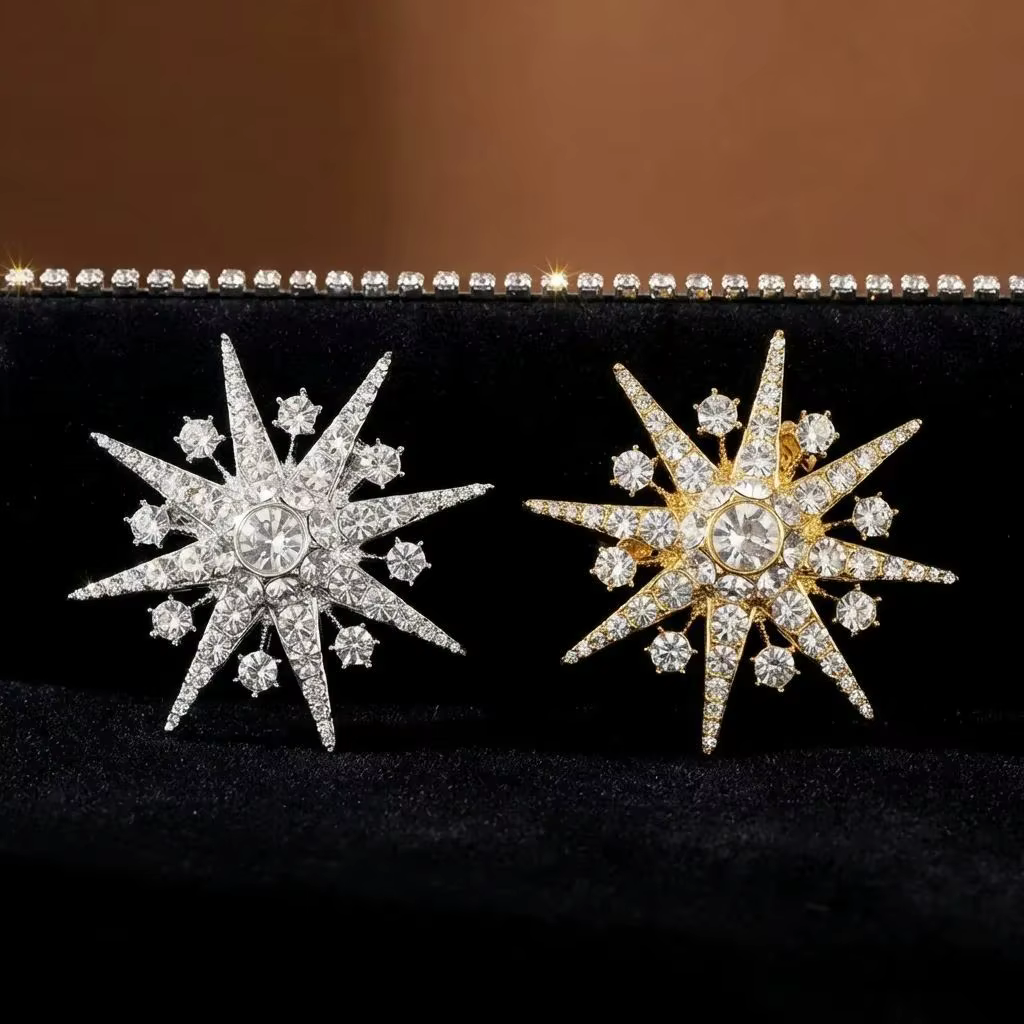 Broches de luxe en forme d'étoile à huit branches pour femmes