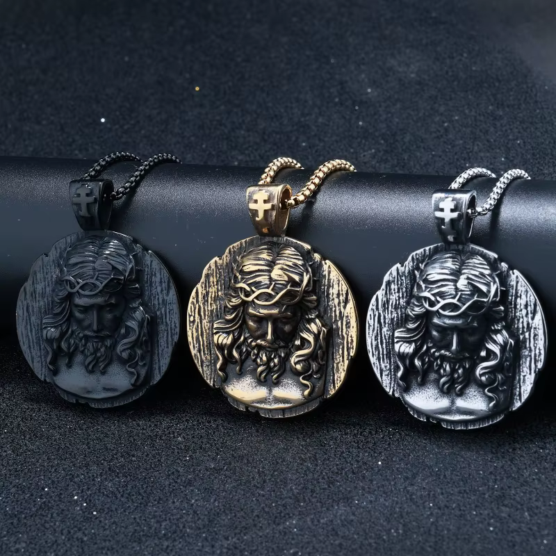 Collier pendentif Vintage Saint benoît