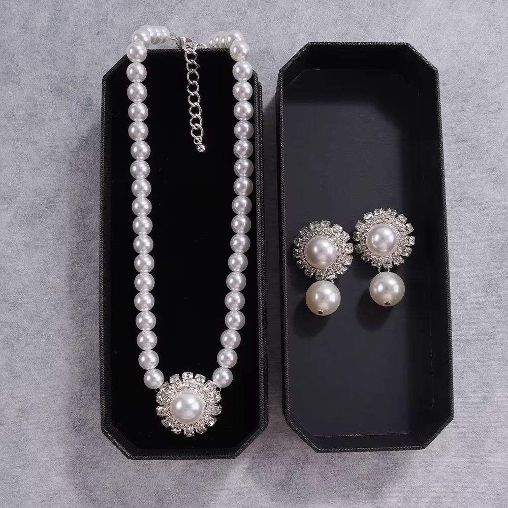 Ensemble de bijoux scintillants en perles fabriquées à la main