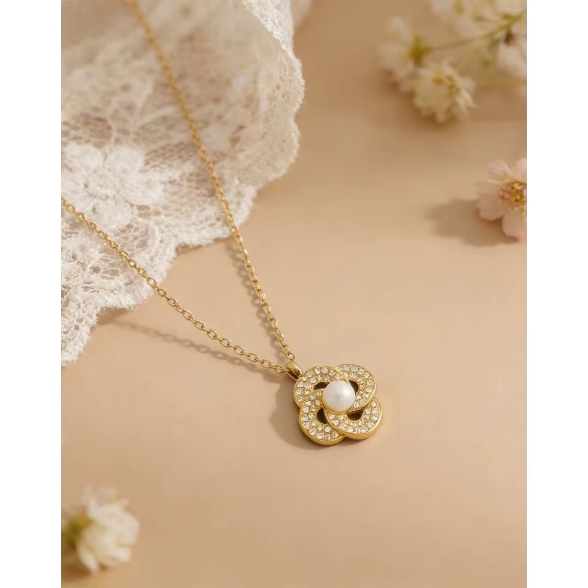 YACHAN Collier pendentif en cristal de luxe pour femmes Chic Vintage Plaqué or 18K en acier inoxydable Bijoux tendance