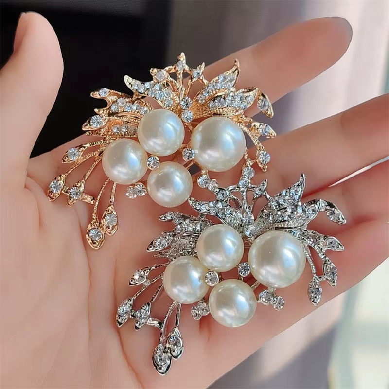 Broches de luxe en perles de cristal pour femmes