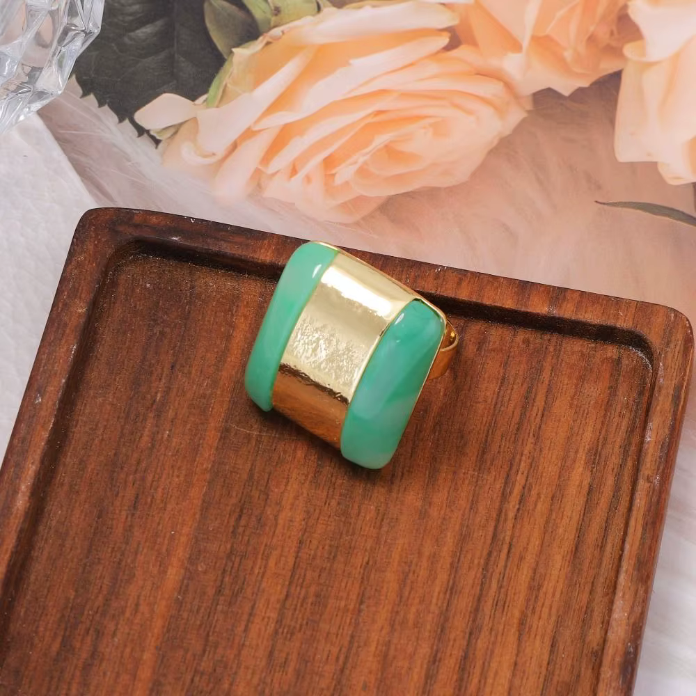 Ensemble de bagues de luxe en résine géométrique française