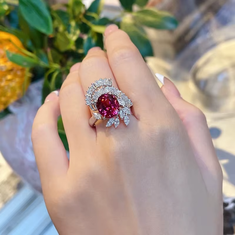Bagues classiques dignes en rubis pour femmes