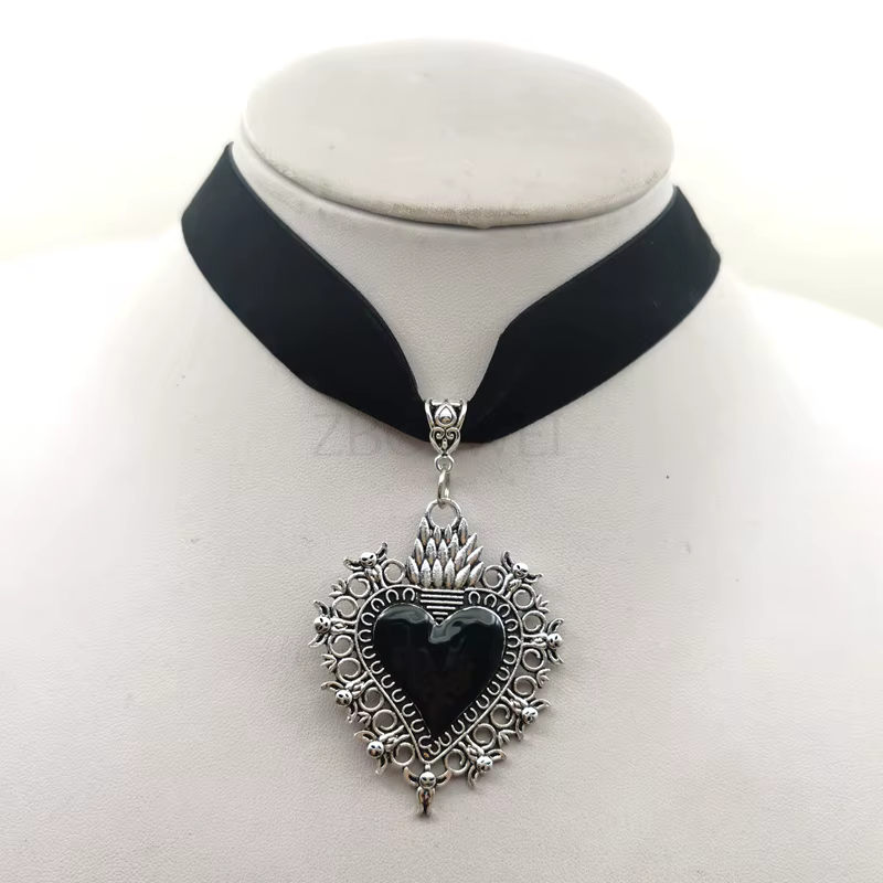 Grand collier du Sacré-Cœur enflammé