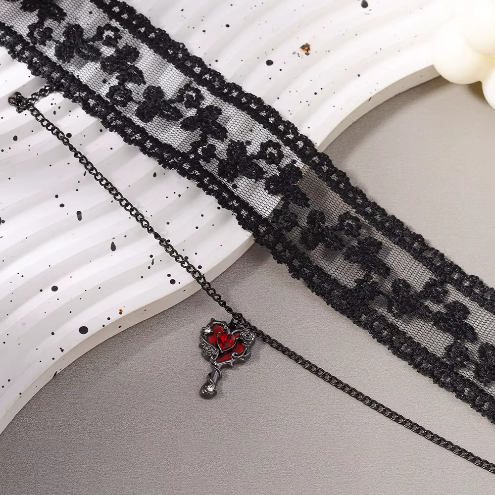 Aihua Victoria – collier en forme de cœur blanc et noir pour femmes