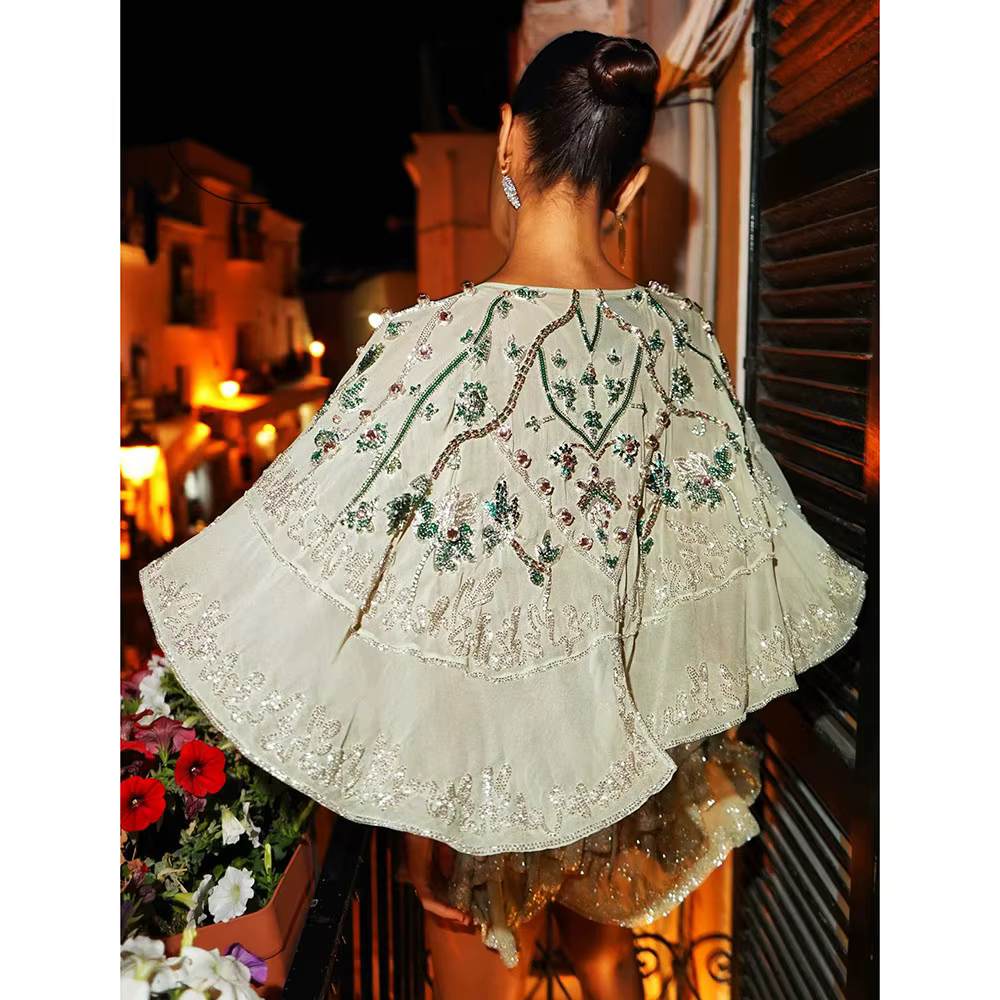 ROSEINTHEBOX Sage mousseline de soie à volants Mini robe Spaghetti 2 en 1 bretelles avec Capelet a-ligne perlée cristal