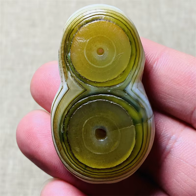Œil d'Horus égyptien ancien en agate naturelle