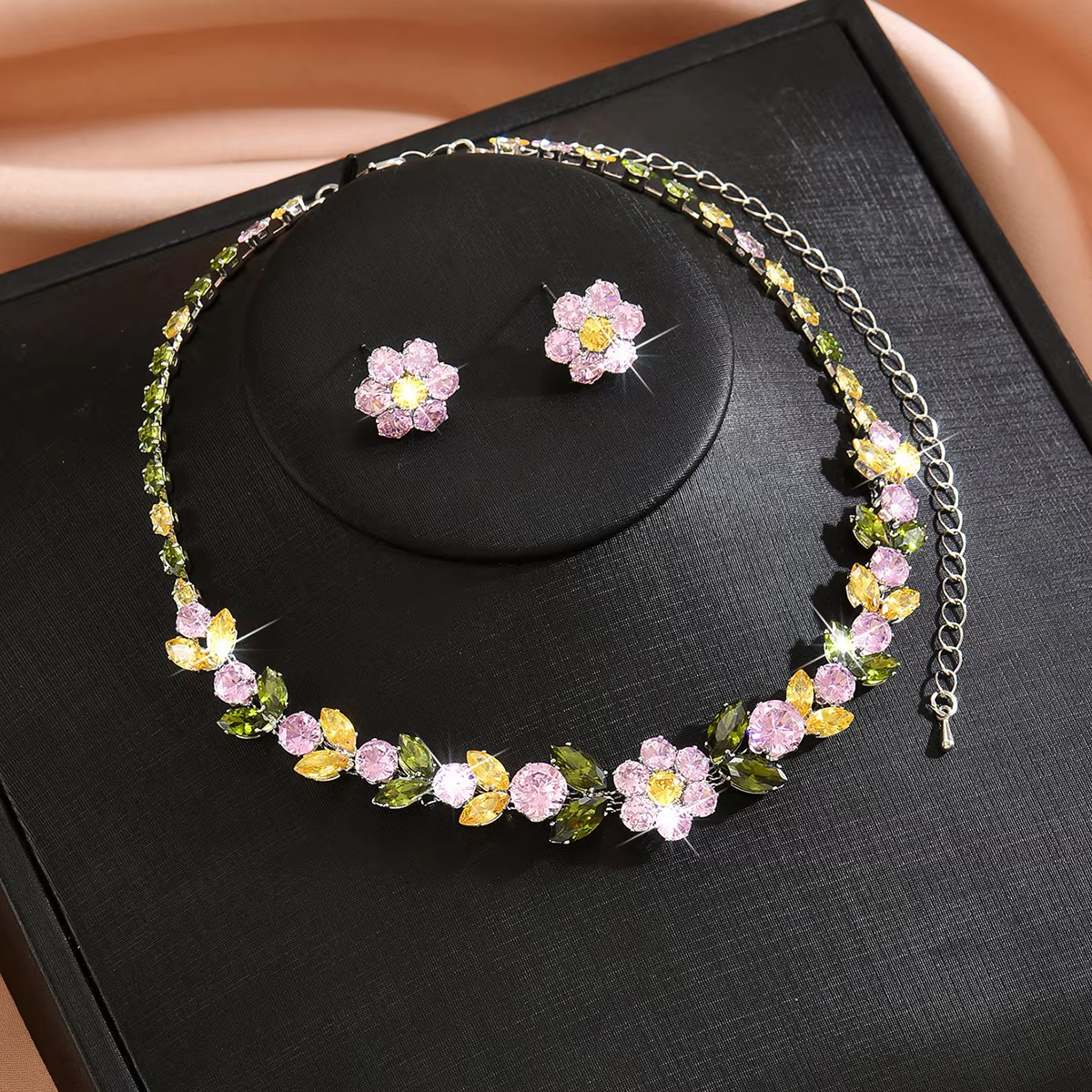 Nouvel ensemble boucles d'oreilles et collier floraux 2026 pour femme