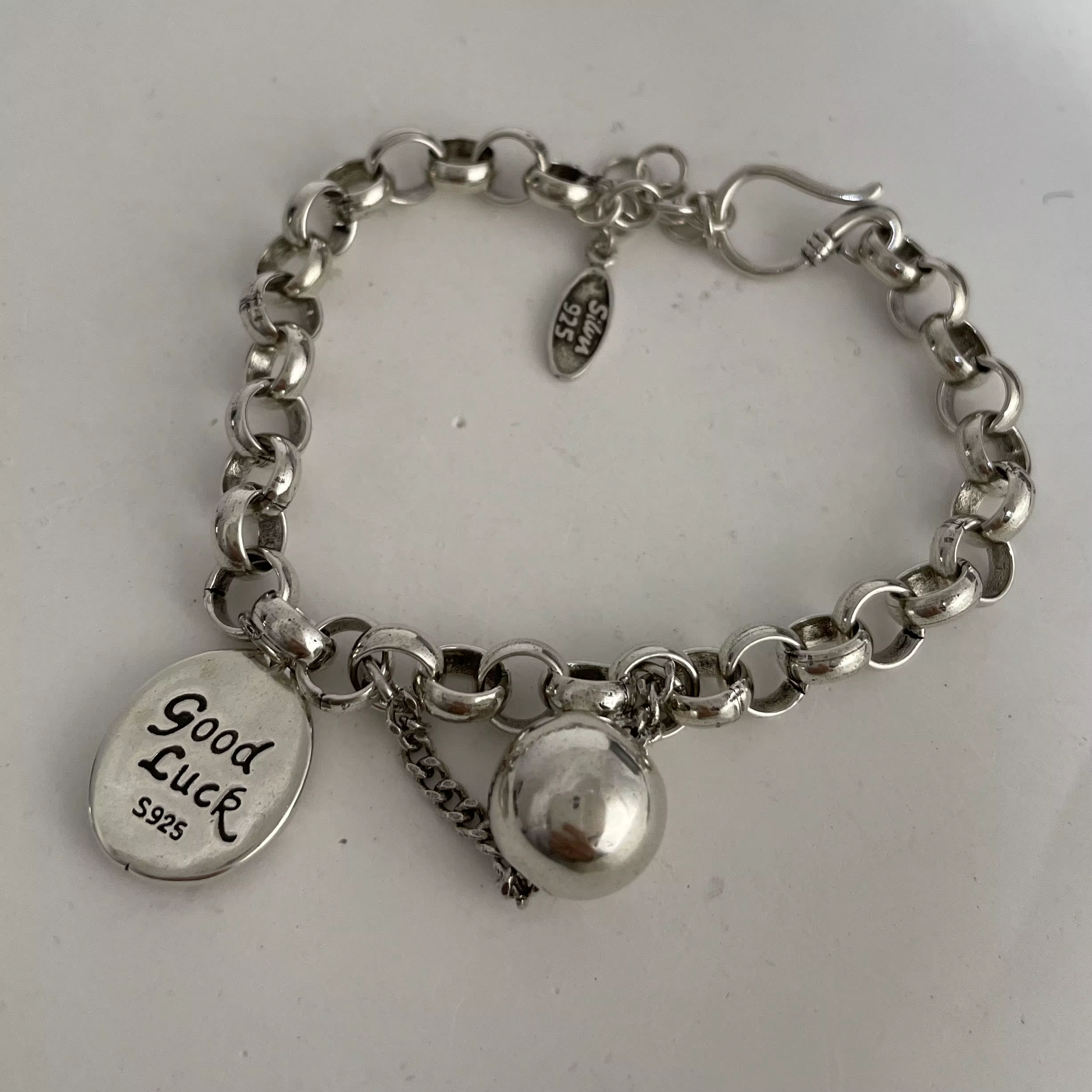 Bracelet en métal en argent regardé 100% pour femme