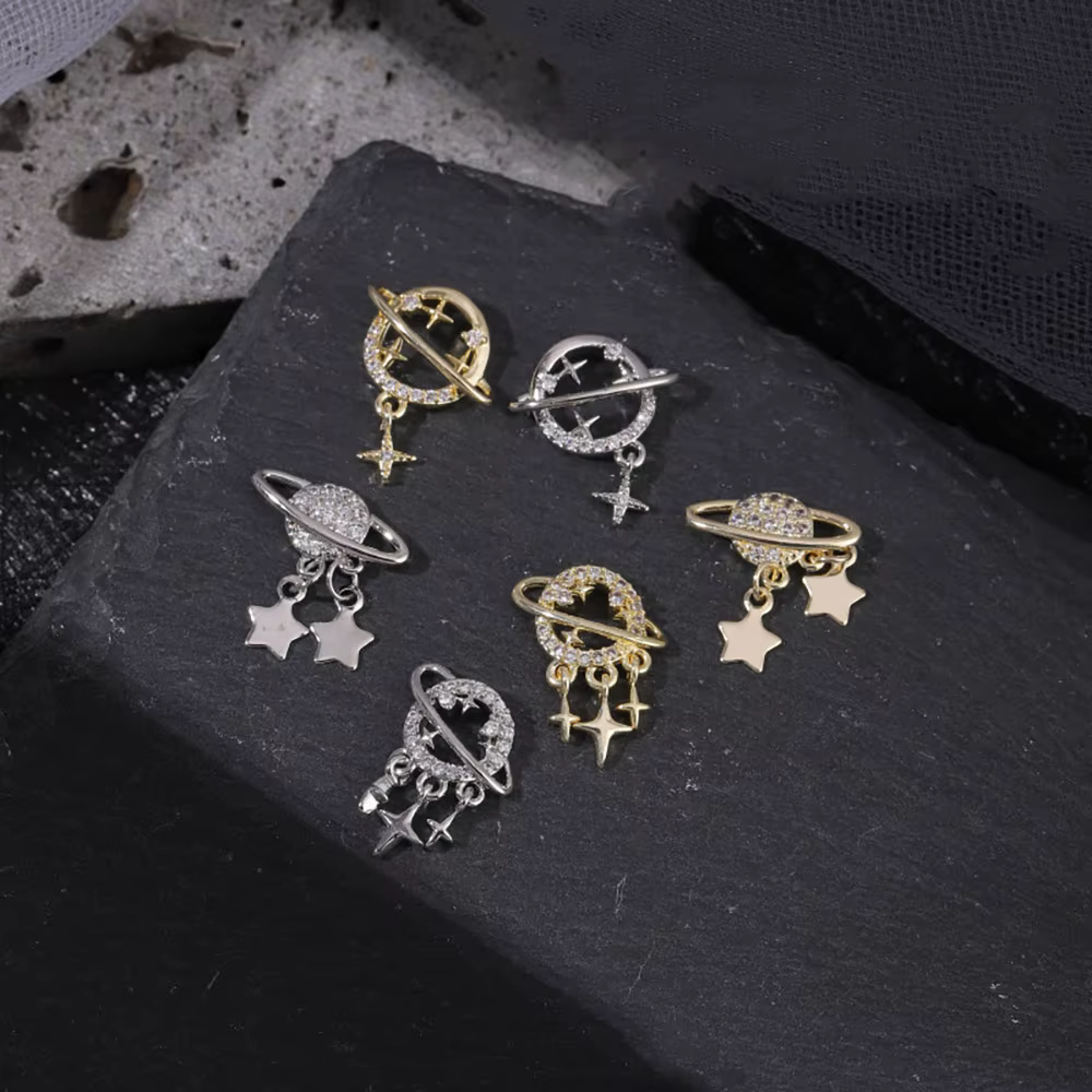 -Golden Saturn-Various Lover Planets' Ring Jewelry Minus Zircon Diamants Inlay Charms Saint-Valentin Saturne 3D Nail Art Pendentif 404