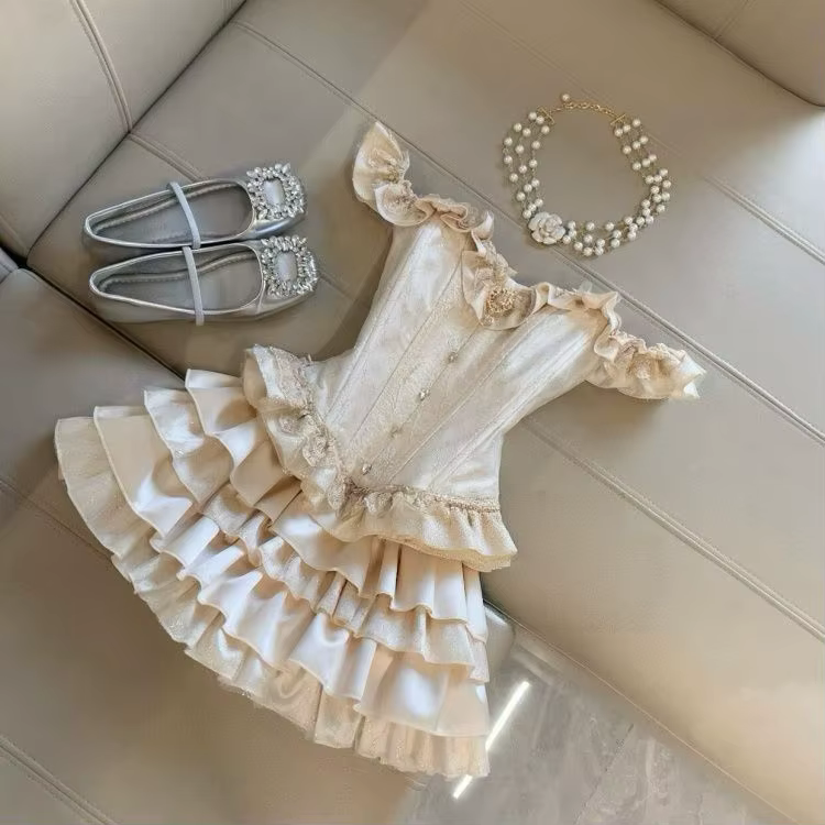 Ensemble 2 pièces élégant et coquette pour femme : Corset en dentelle
