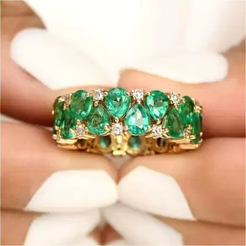 Bague Vintage Élégante en Or avec Émeraude Synthétique Scintillante pour Femme – Bijou de Cérémonie et Anniversaire