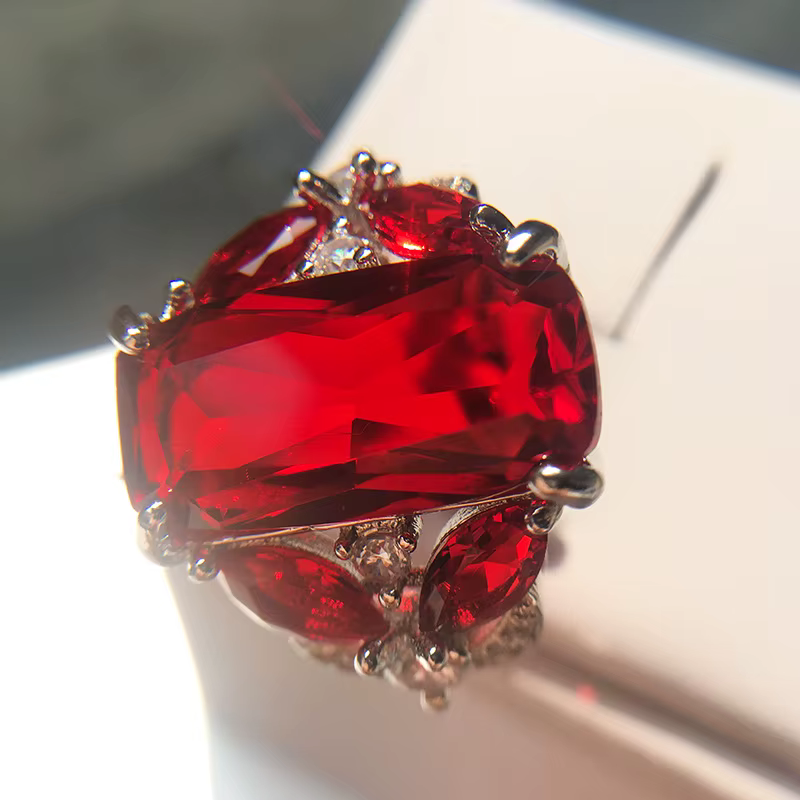 Magnifique bague de fiançailles rubis en argent 925 avec incrustation de diamants
