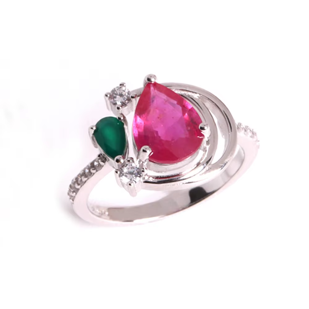 Rubis rempli naturel noble et élégant avec agate verte