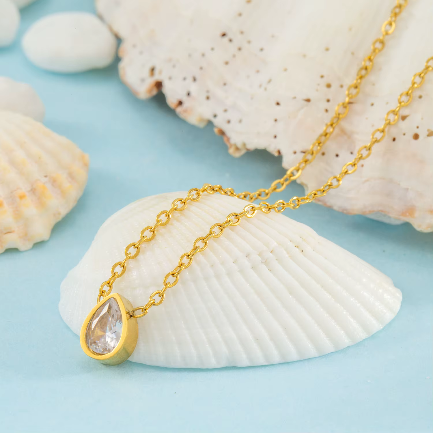 Collier goutte d'eau délicat pour femmes