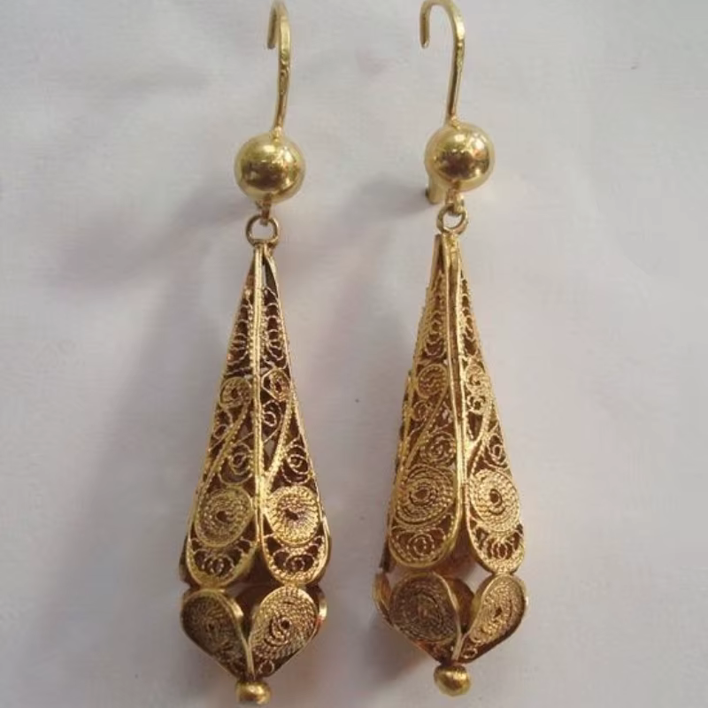 Boucles d'oreilles exquises en fil creux