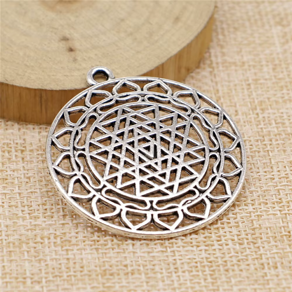 WYSIWYG 4 pièces 44x40mm filigrane Sri Yantra pendentifs pour la fabrication de bijoux