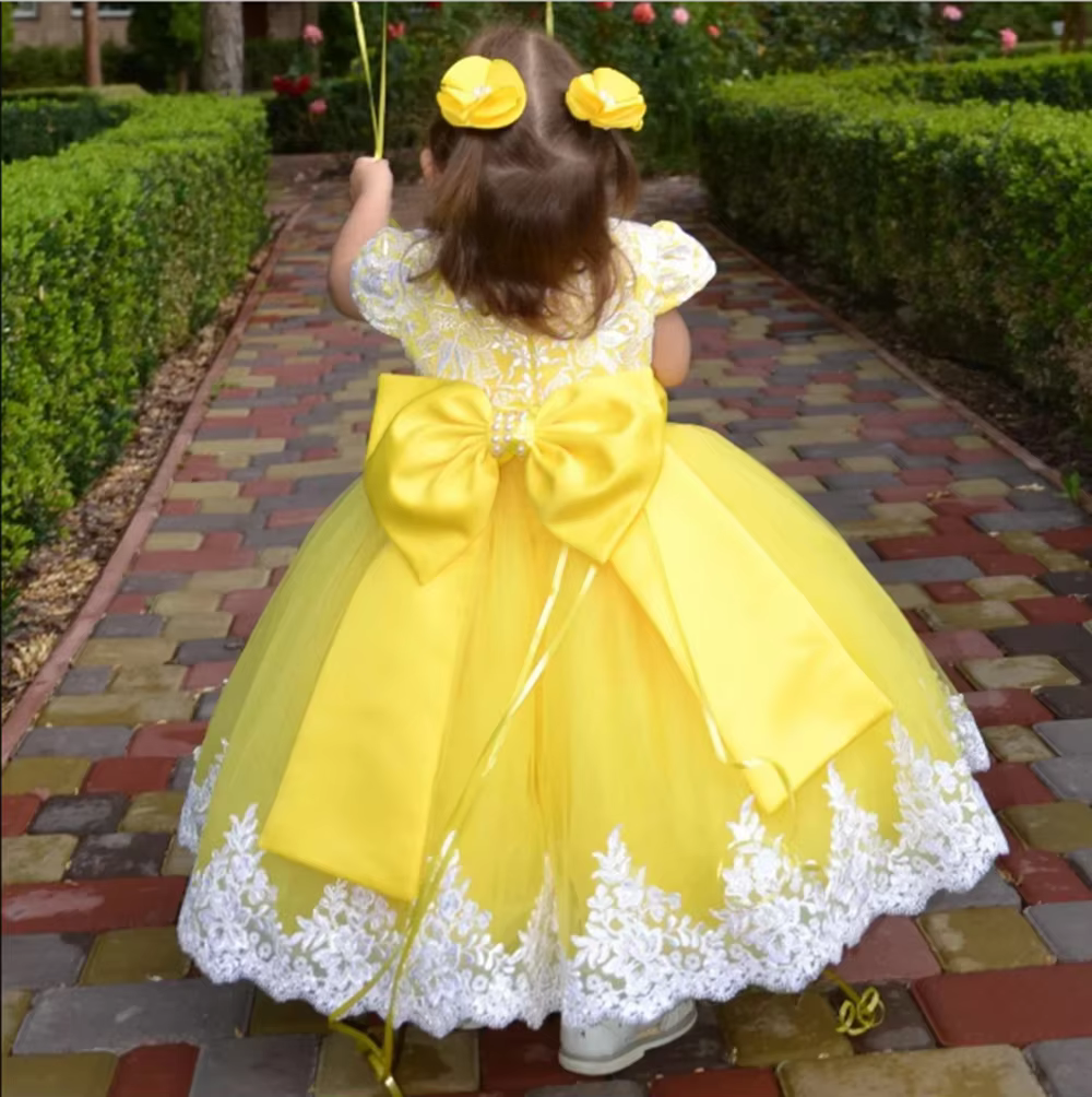 Robes à fleurs jaunes pour filles