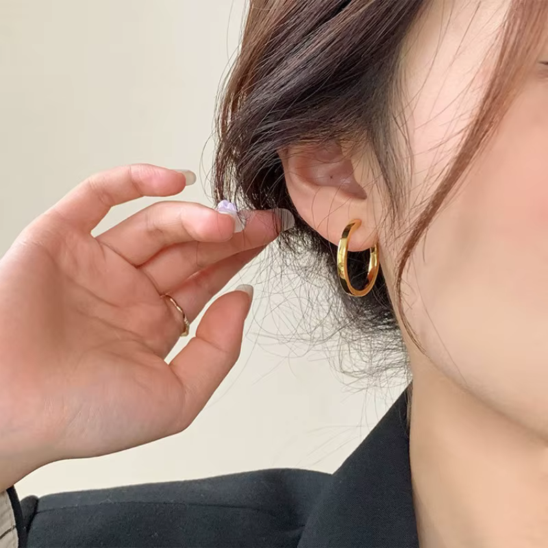 Boucles d'oreilles rondes simples et grandes pour femmes