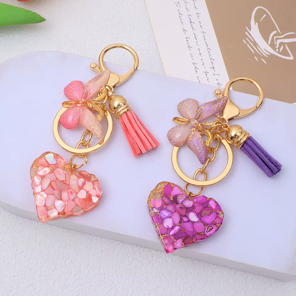 Porte-clés en forme de cœur en résine rempli de paillettes brillantes