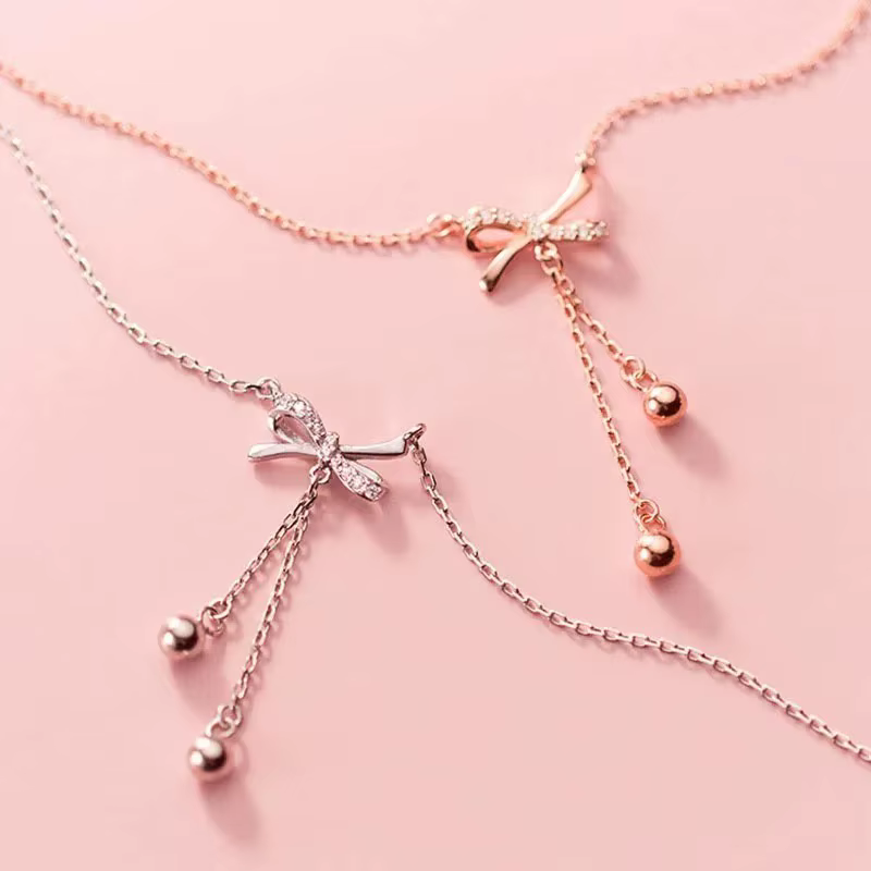 Collier à nœud papillon brillant pour femme