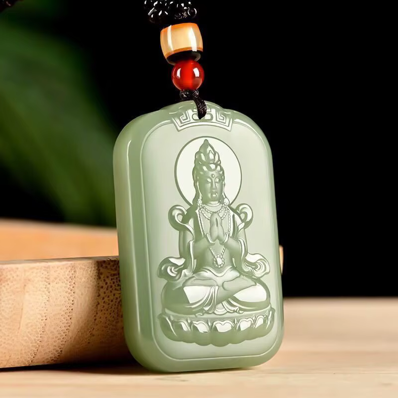 Pendentif élégant de marque Guanyin en saphir naturel