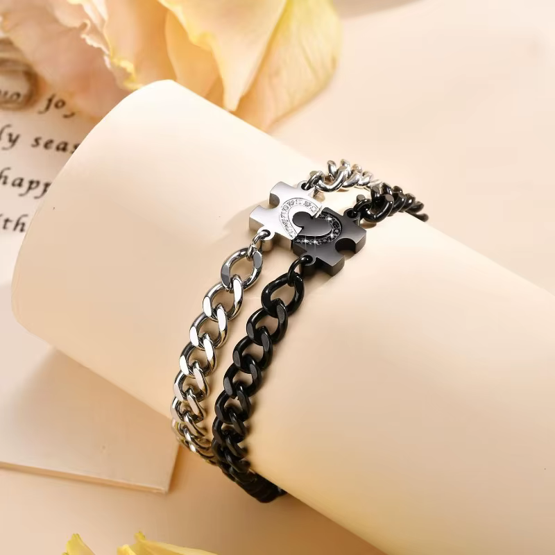 Bracelets assortis en acier inoxydable pour hommes et femmes