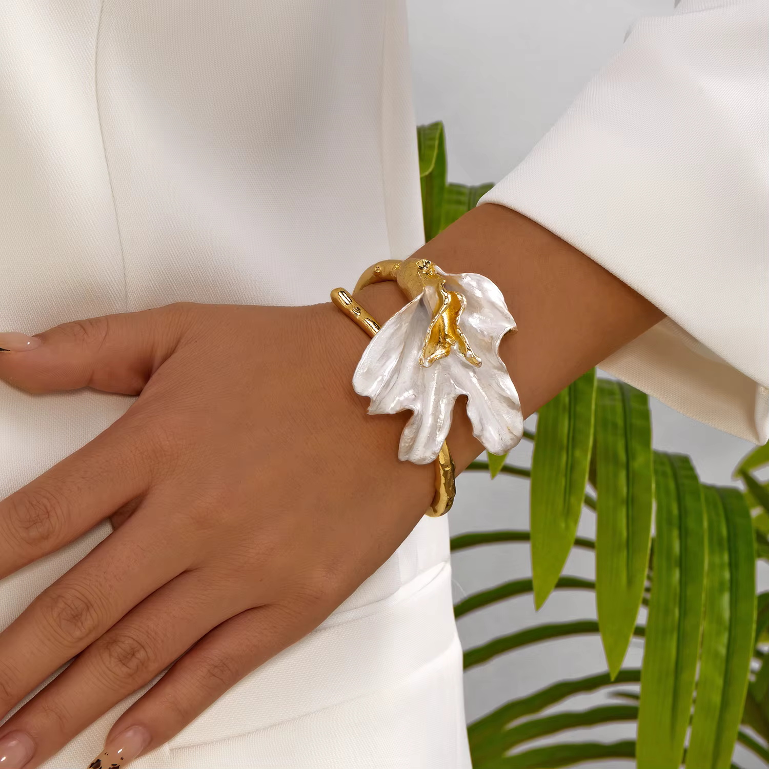 Bracelet jonc ouvert en métal blanc pour femme