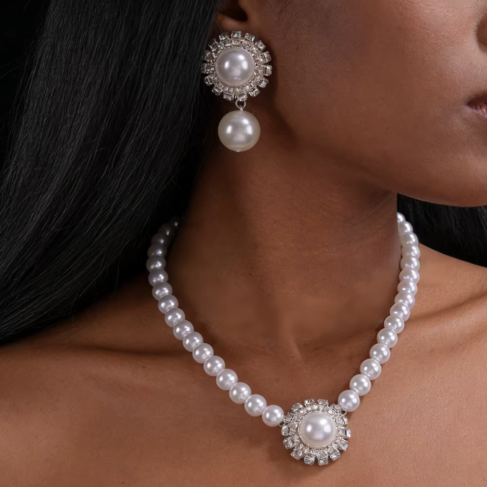 Ensemble de bijoux scintillants en perles fabriquées à la main