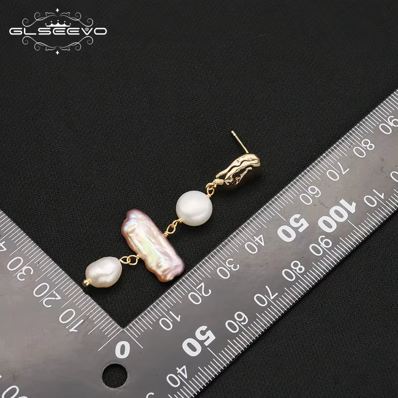 Boucles d'oreilles pendantes en perles baroques violettes pour femme