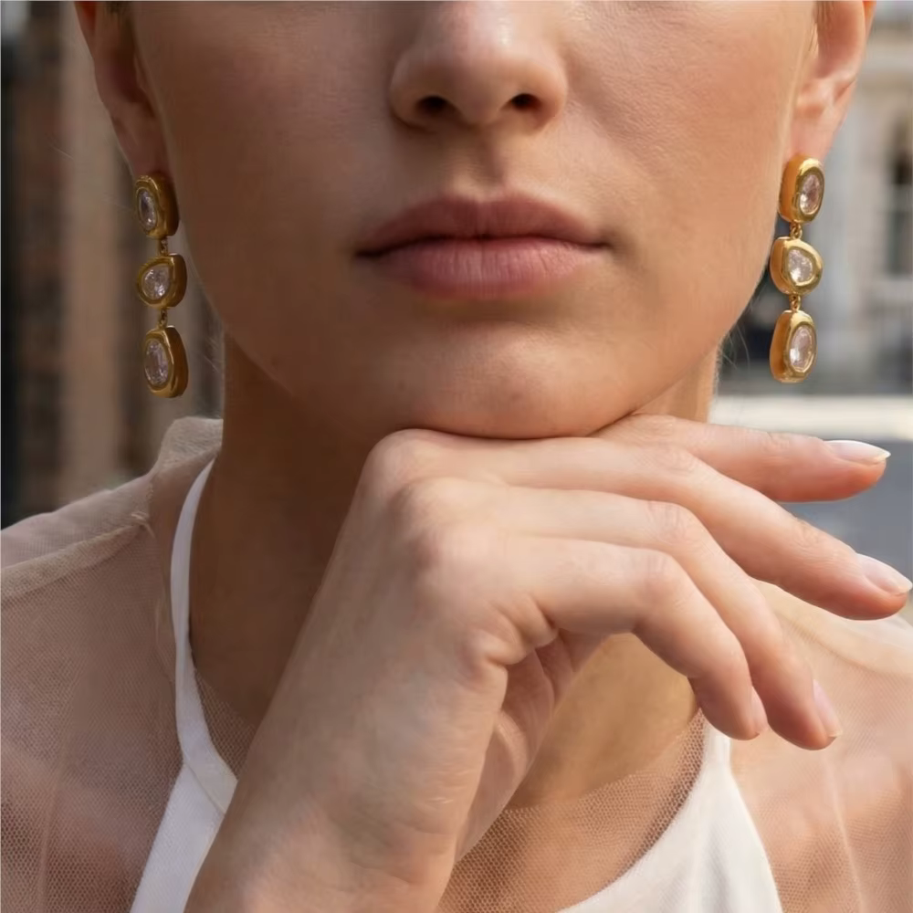 Boucles d'oreilles pendantes triple zircon cubique CZ plaquées or 18 carats