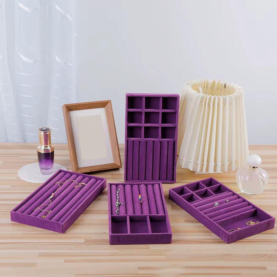 1 pièce, plateau à bijoux floqué, couleur: violet