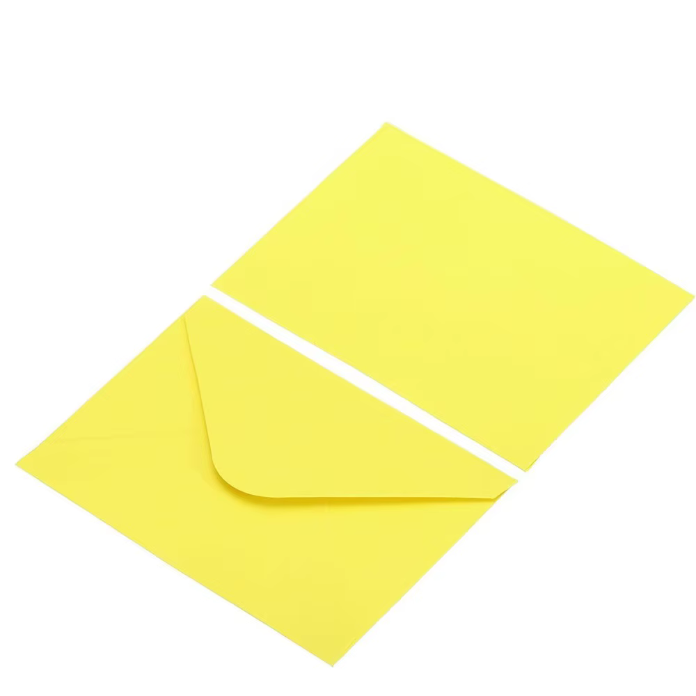 Enveloppes en papier jaune vif