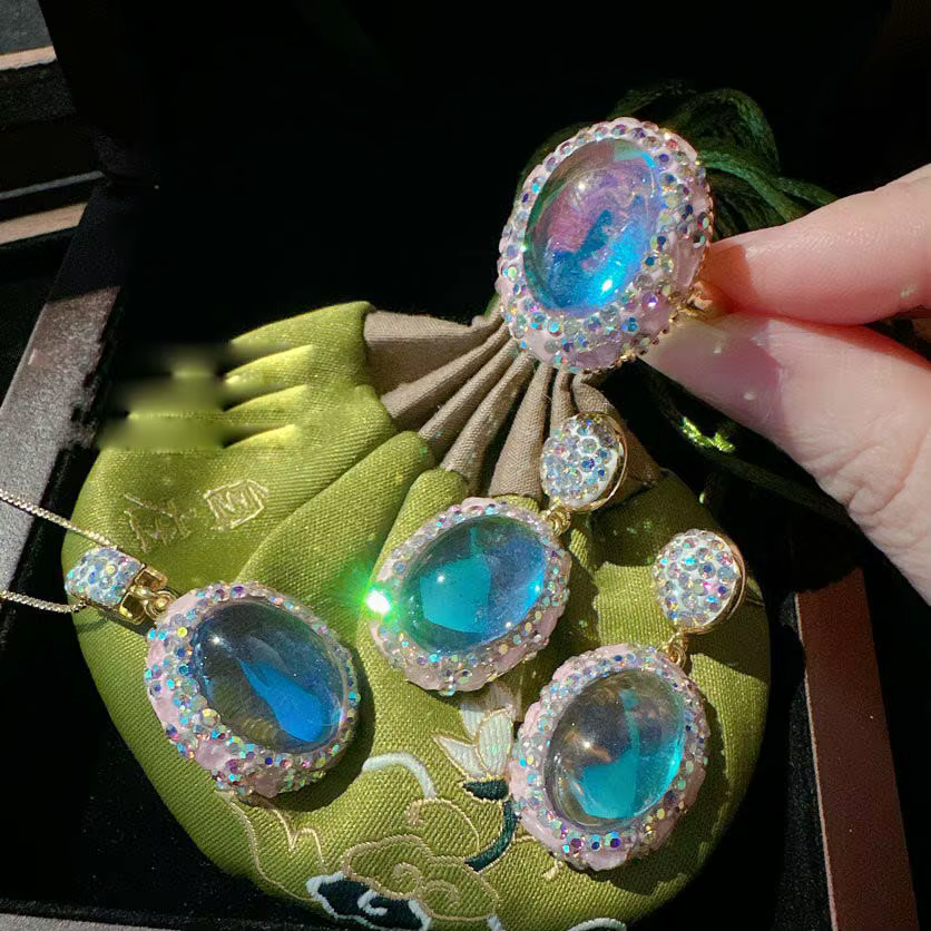 Collier de pierres précieuses bleues des Maldives pour femmes
