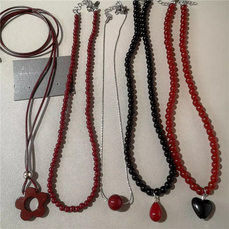 2025 Kpop à la mode perles rouges colliers ras du cou pour les femmes fleur pull chaîne collier esthétique automne hiver bijoux accessoires