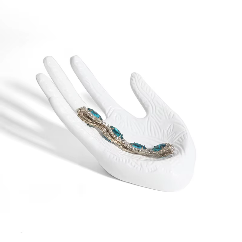 Porte-bijoux en résine