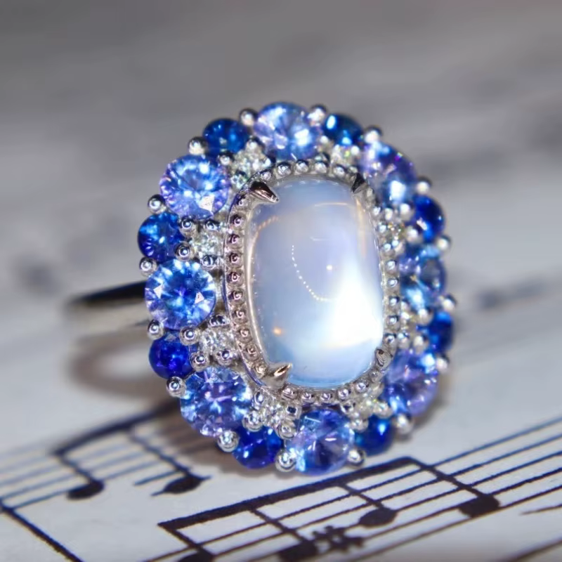 Bague élégante et magnifique en pierre de lune synthétique incrustée