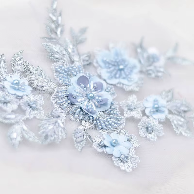 Appliques de dentelle florales brodées de perles élégantes pour robe de mariée