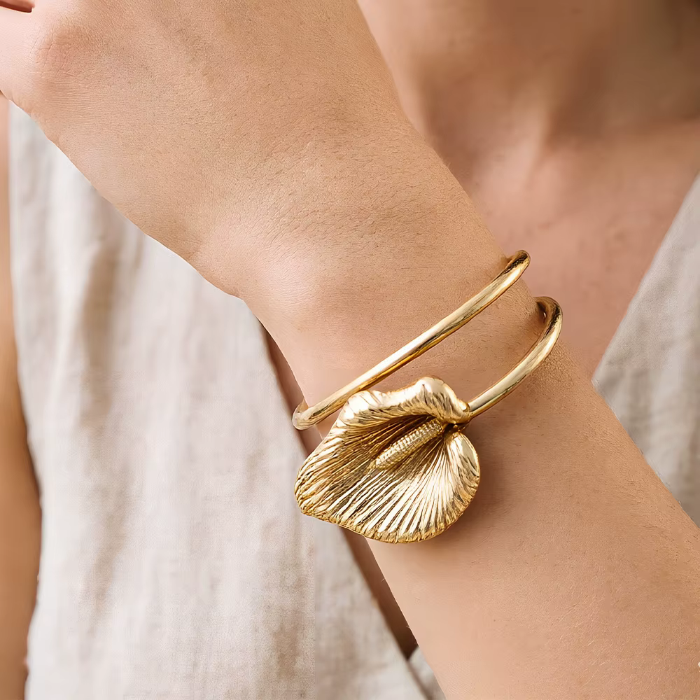 Bracelet ouvert en forme de feuille inspiré de la nature