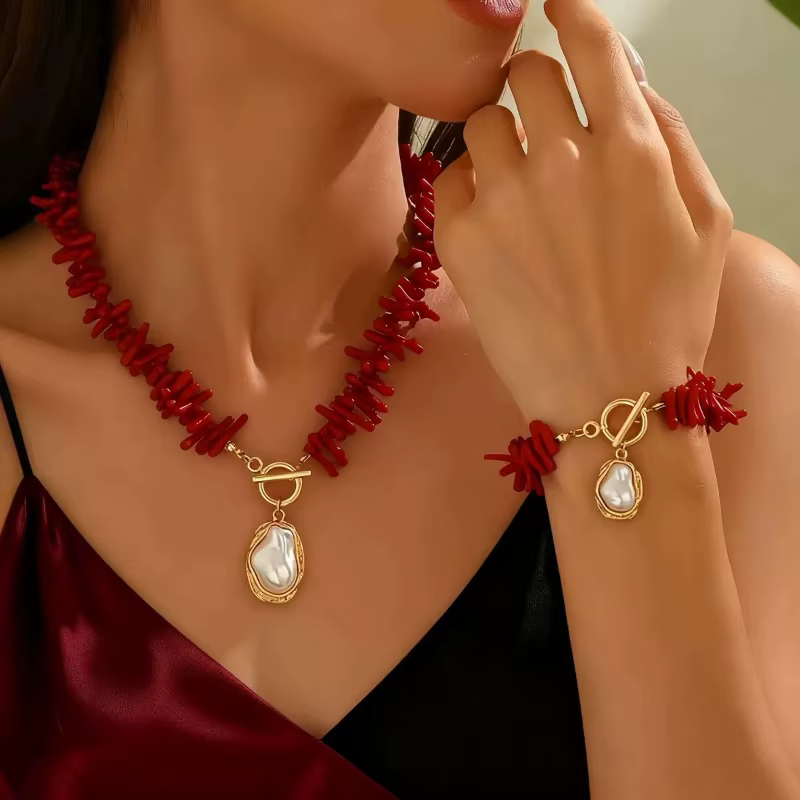 Ensemble de bijoux asymétriques baroques en perles et corail rouge