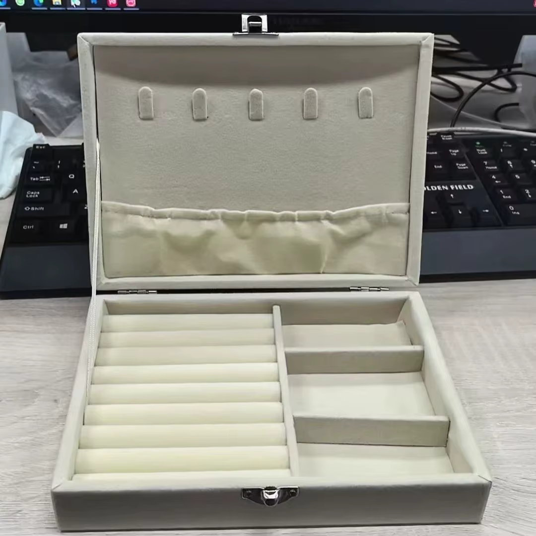 1 boîte de rangement pour bijoux de voyage de petite taille
