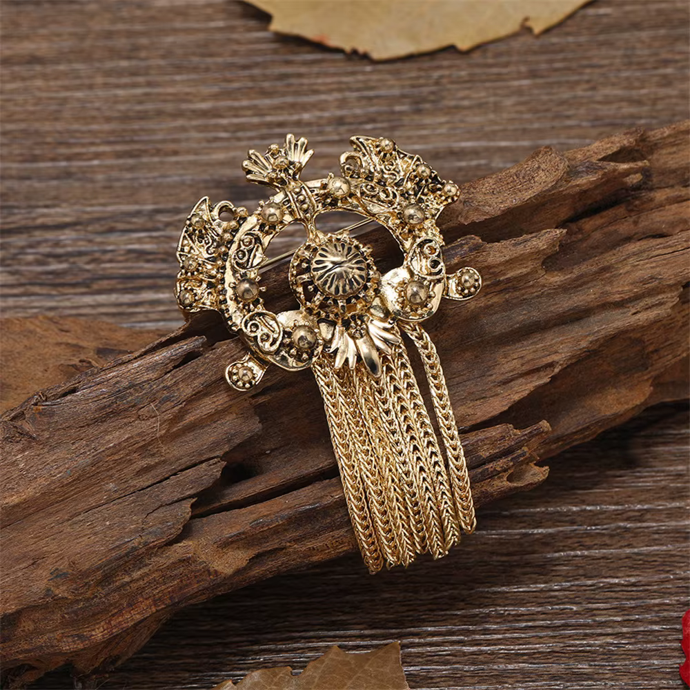 Broche Su de style palais exquise