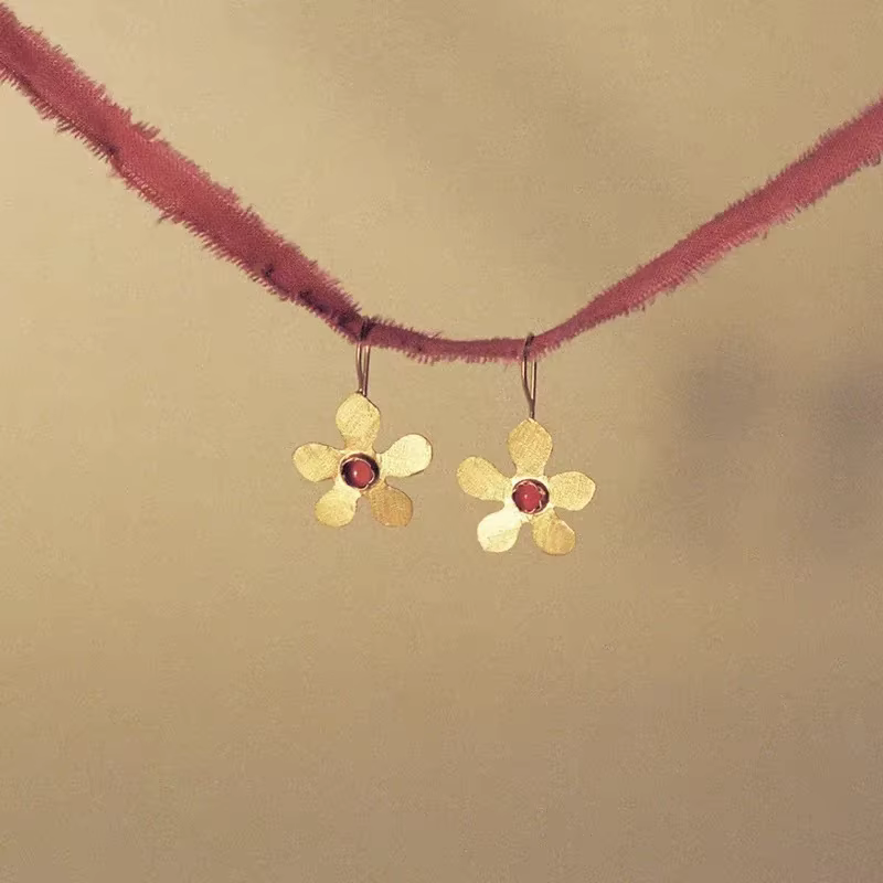 Boucles d'oreilles à fleurs d'agate rouge pour femmes d'âge moyen